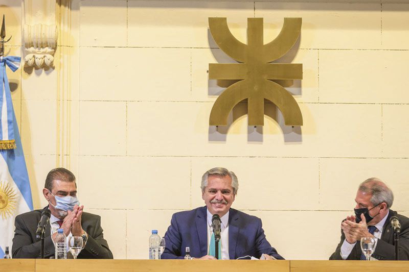 El Presidente dijo que invertirá en educación pública para que 