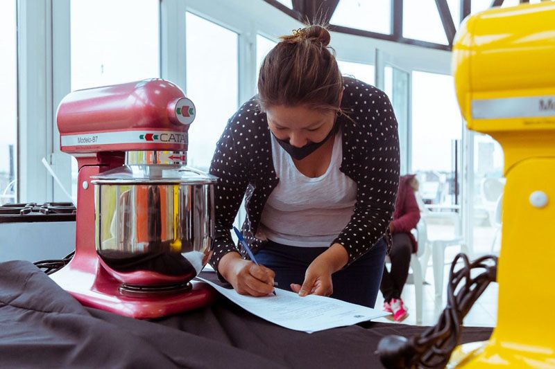 La Provincia entregó equipamiento a emprendedores gastronómicos La Provincia entregó equipamiento a emprendedores gastronómicos