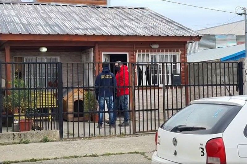 Se realizó un allanamiento en la vivienda del docente que se internó en el mar