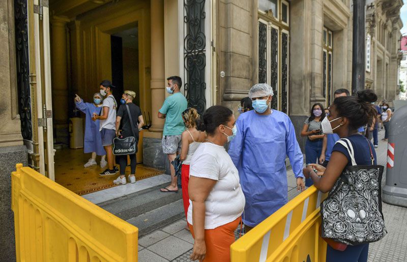 Reportaron 88.352 nuevos casos de coronavirus, la cifra más alta para un día lunes desde el inicio de la pandemia
