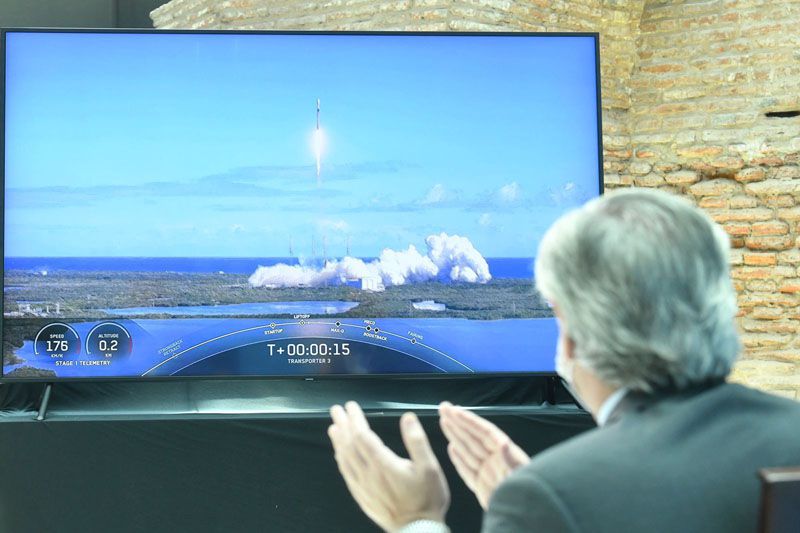 ”Esto es soberanía”, dijo el Presidente luego del lanzamiento del primer satélite miniatura argentino