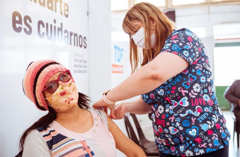 Primera dosis para el 99% de los fueguinos Primera dosis para el 99% de los fueguinos