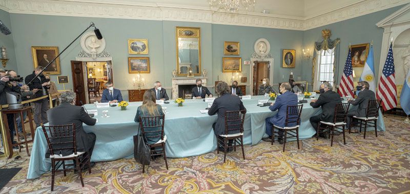 CAFIERO SE REUNIÓ CON EL SECRETARIO DE ESTADO BLINKEN, QUE EXPRESÓ APOYO A "UNA ECONOMÍA ARGENTINA VIBRANTE"