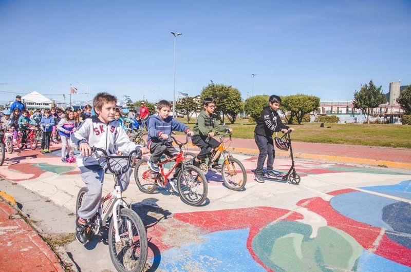 Continúan las actividades recreativas y deportivas en las Colonias Municipales de Verano