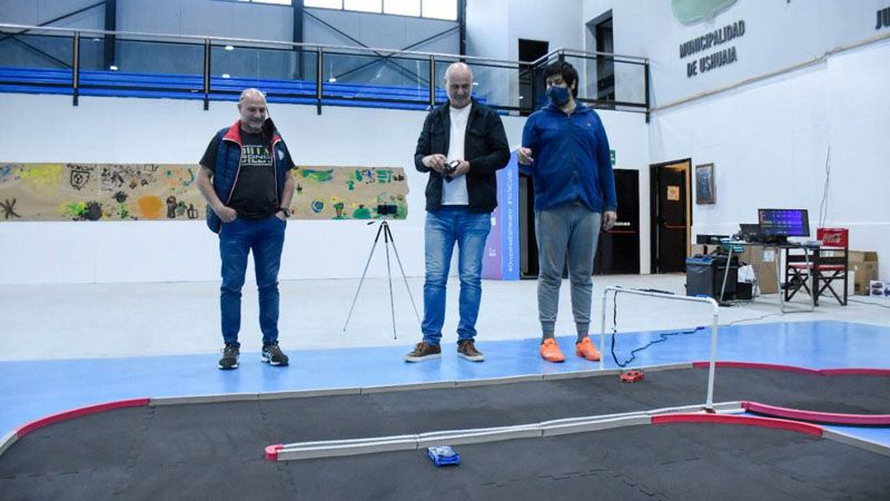 El IMD acompañó una muestra de automodelismo de RC Fin del Mundo