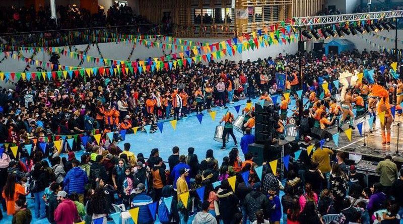 Miles de vecinos disfrutaron del Carnaval del Fin del Mundo 2022