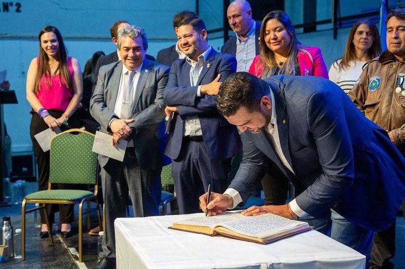 Vuoto tomó juramento y presentó plan de obras