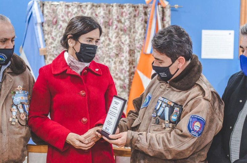 La Municipalidad inauguró una placa en homenaje al rol de las mujeres en Malvinas