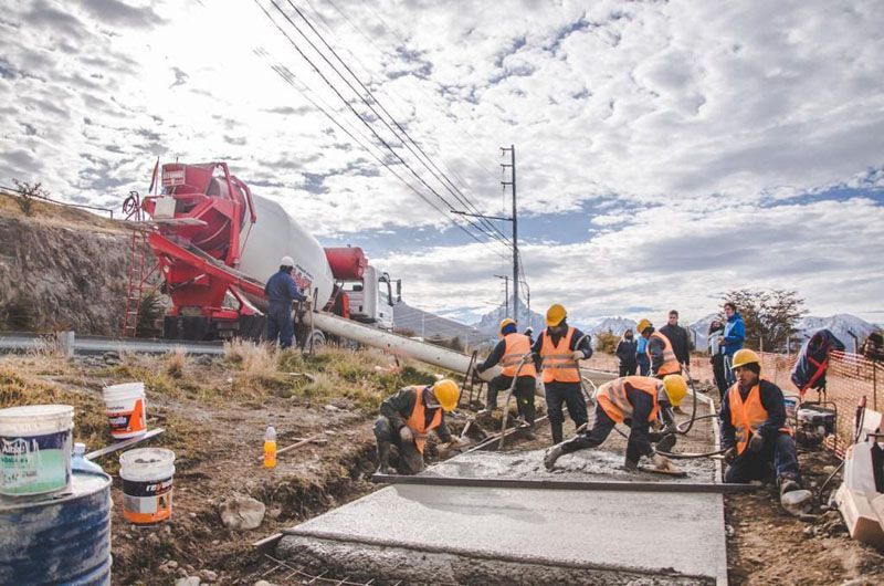 Comenzó el hormigonado de la bicisenda Pensar Malvinas 