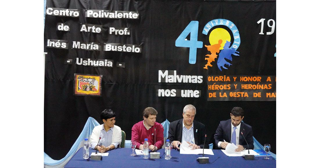 Se firmó en Ushuaia la conectividad para las escuelas de todo el país