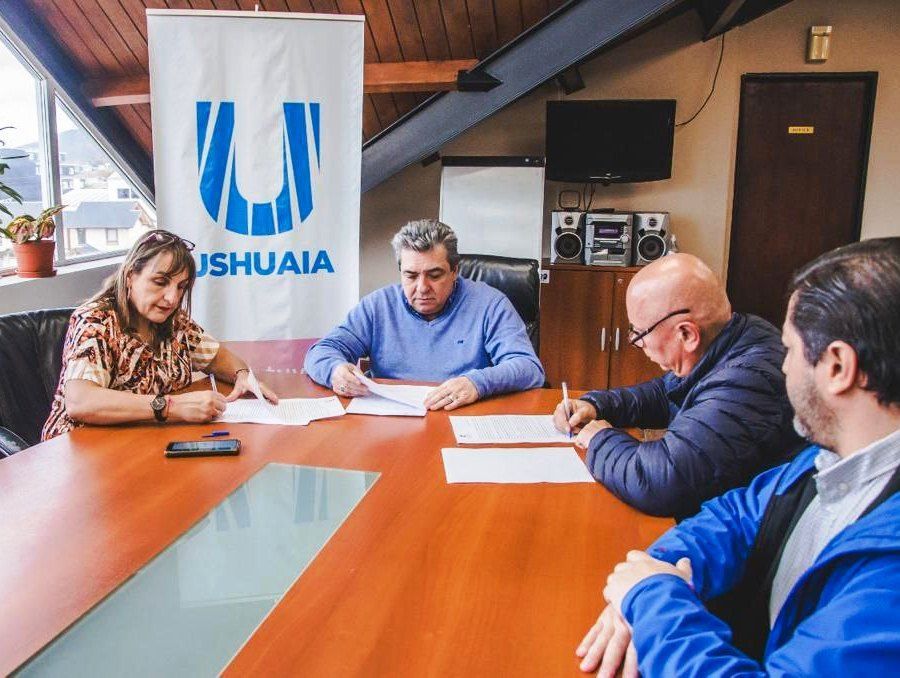 La Municipalidad firmó el contrato de construcción de la Residencia de Adultos Mayores