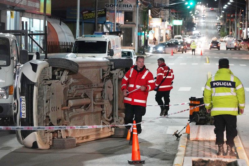 Remis protagonizó espectacular vuelco en avenida Magallanes