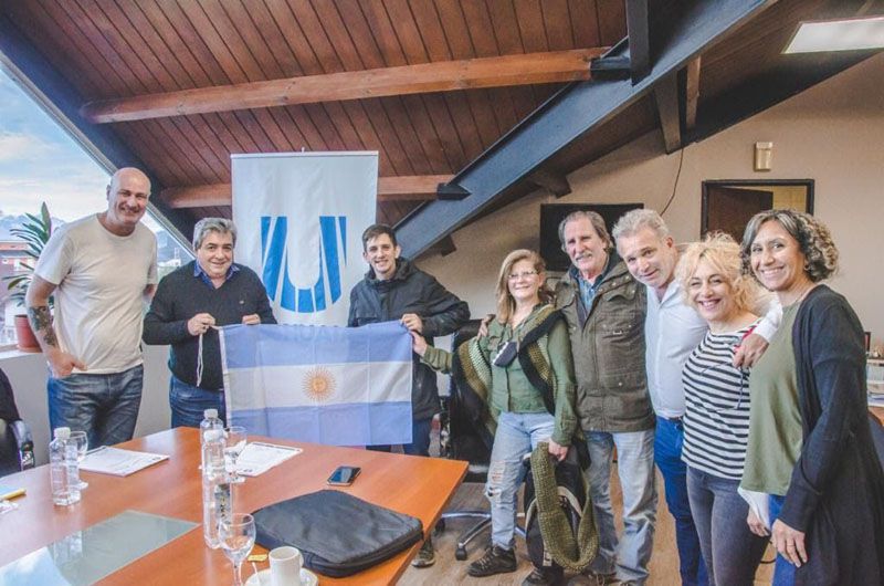 Autoridades del Municipio de Ushuaia recibieron al ciclista Juan Pablo Bartizzaghi