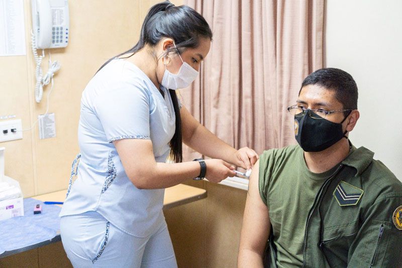 Se realizó operativo de vacunación en el Rompehielos Irizar