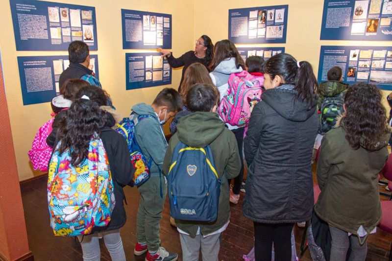 Alumnos de la Escuela 22 visitaron la muestra de Malvinas