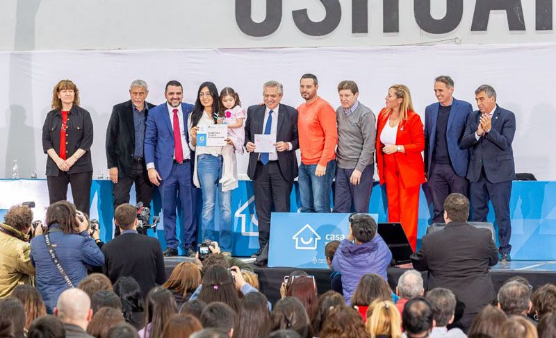 Castillo destacó la entrega de viviendas y las obras en nuevas urbanizaciones 