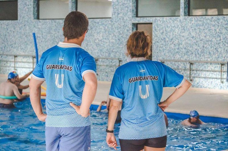 La pileta profunda continúa abierta en el horario de 8 a 22 