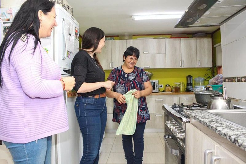 Funcionarias municipales visitaron a adjudicatarias del programa ‘Mujer Emprendedora’
