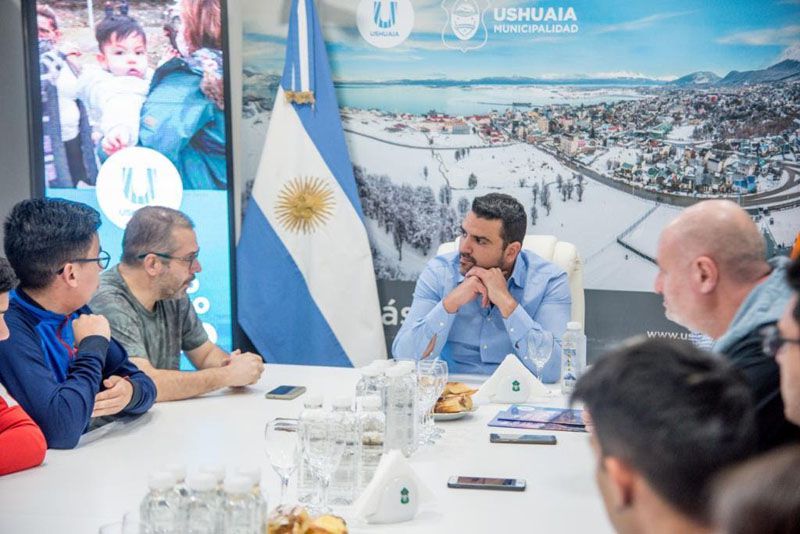 Vuoto recibió a integrantes de Los Cuervos del Fin del Mundo