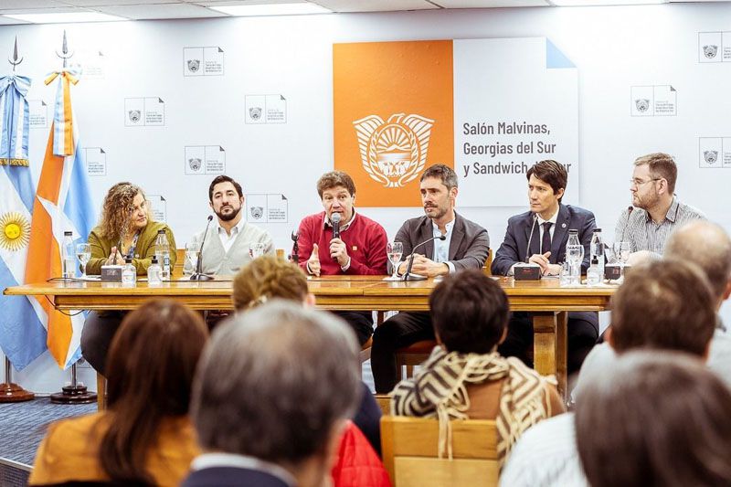 La Provincia y el CFI sellaron acuerdos para asistir a Pymes