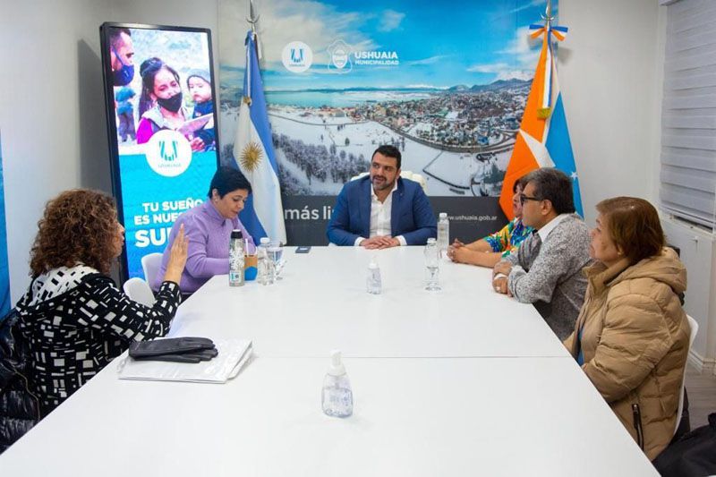 Vuoto recibió al Centro de Jubilados y Retirados de la Policía Provincial
