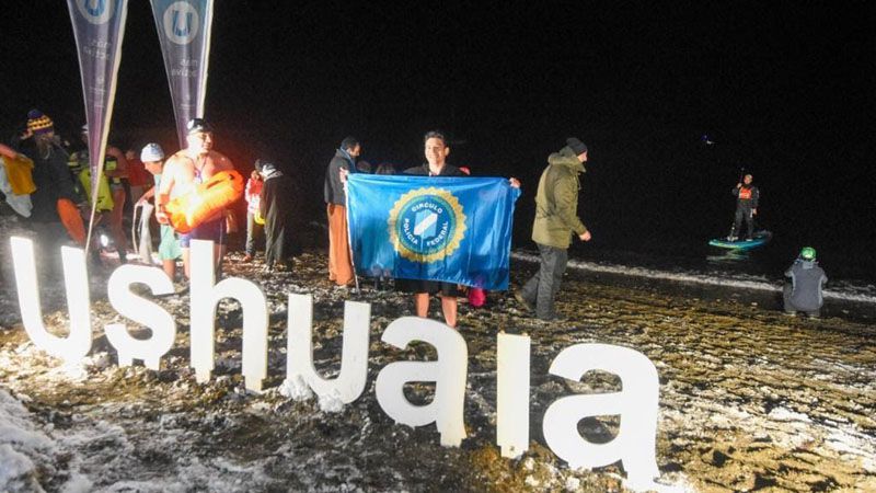 30 Nadadores de Aguas Frías recibieron el invierno en el Canal Beagle