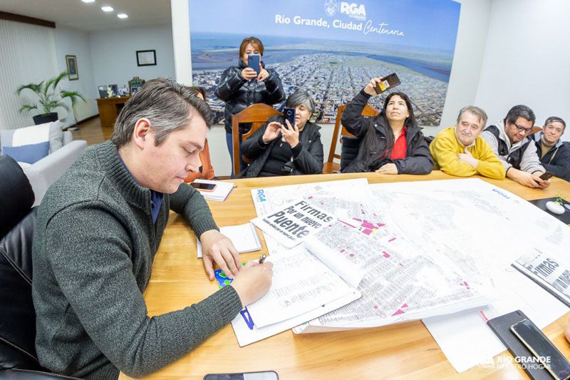 Martín Pérez avanza con las gestiones para construir un nuevo puente