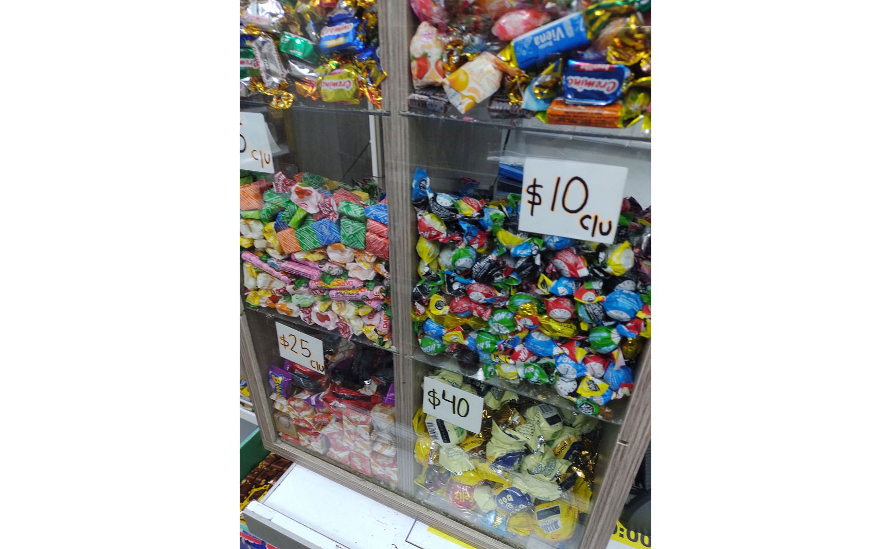 4 gramos de azúcar = 246 gramos de aleación de Cobre y Aluminio