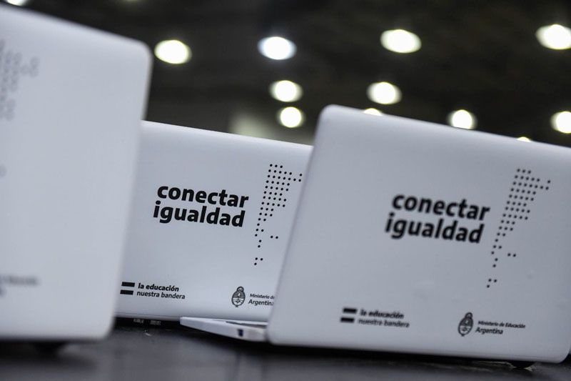 Nación confirmó que concluyó la entrega de notebooks a estudiantes fueguinos