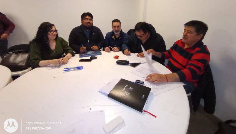 Gremios aceptaron un 30% de aumento al básico y revisión en octubre