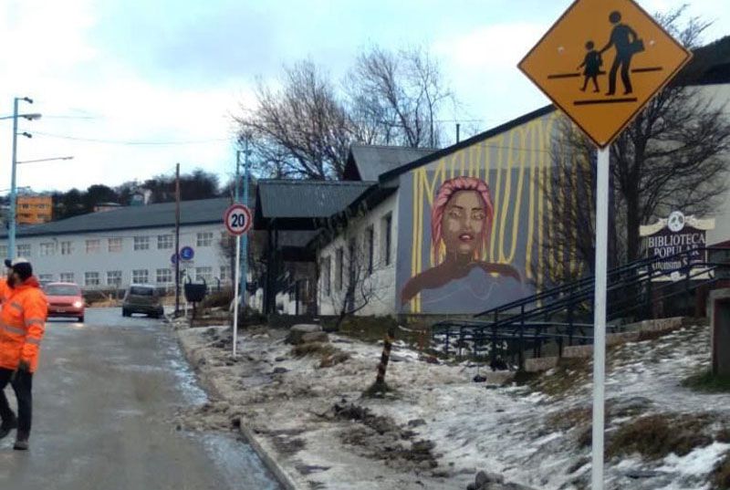 Avanzan los trabajos de señalización en la calle Chubut