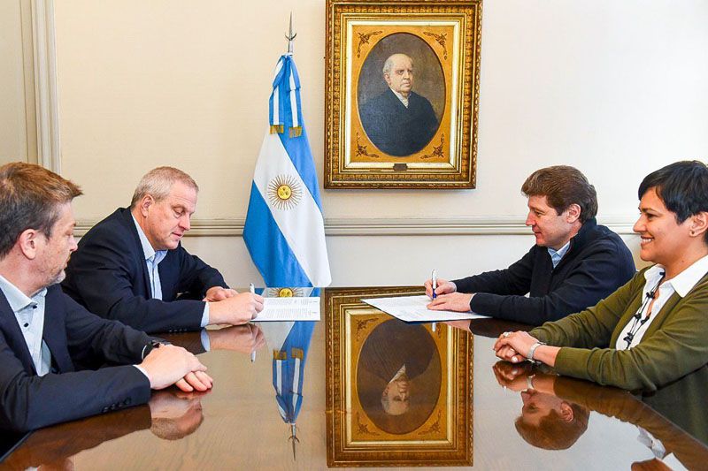 Una hora más de clase por día 