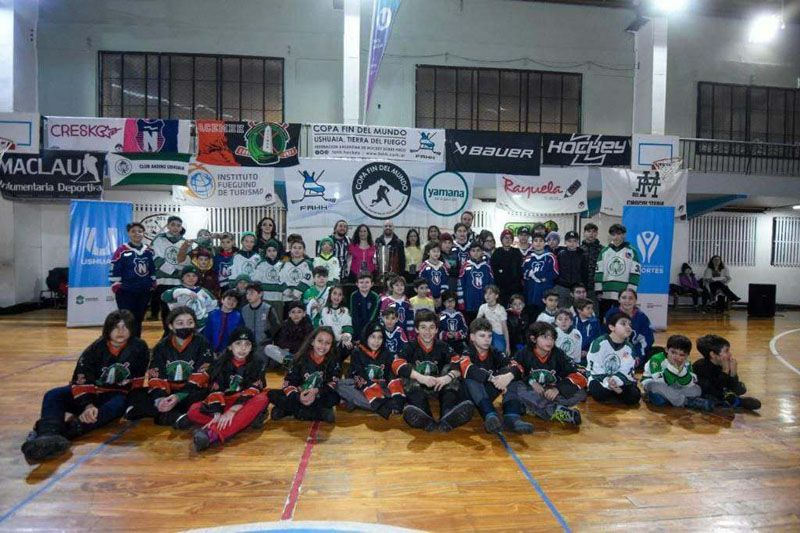 Comenzó la Copa del Fin del Mundo de hockey sobre hielo