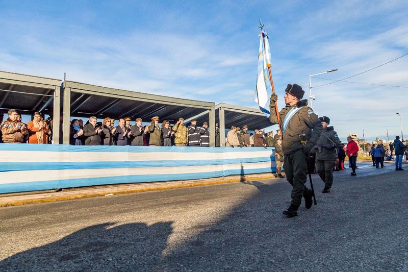 Gendarmería realizó su acto aniversario con un inédito desfile en la avenida Maipú