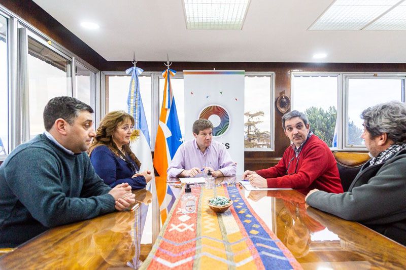 Melella firmó el contrato de la obra de refuerzo del colector cloacal Maipú