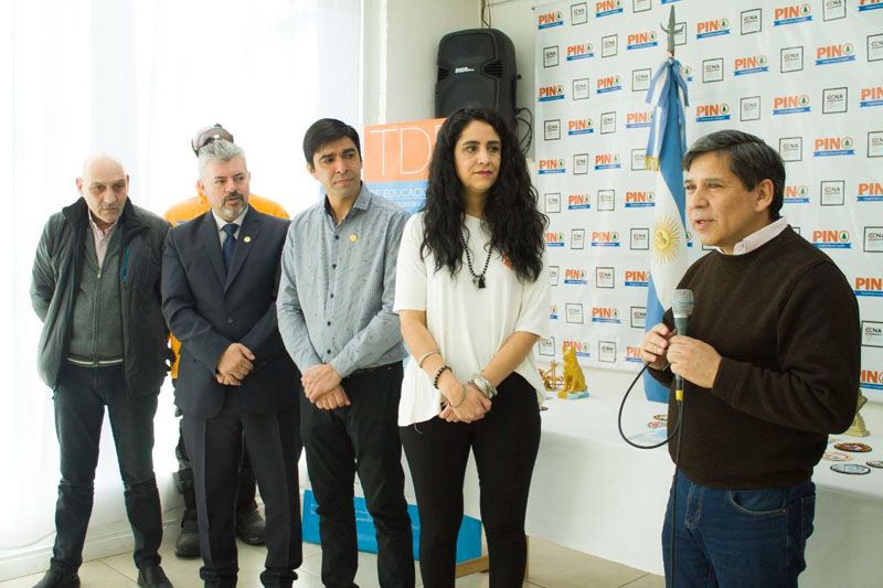 Se entregaron certificados de capacitación docente sobre la Antártida en el CCNA