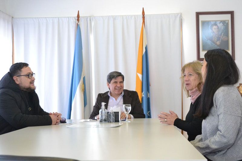 Pino y referentes de la Federación Argentina de Patinaje sobre Hielo destacaron la iniciativa para techar la pista