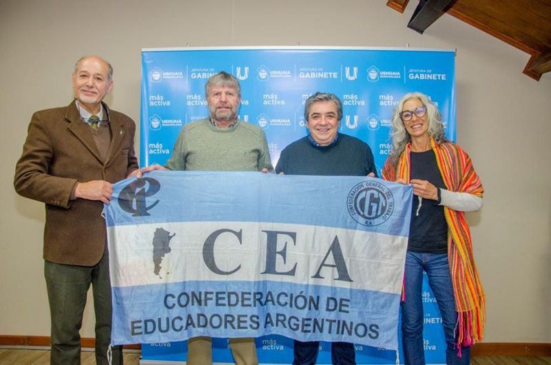 Becerra recibió a integrantes de la Confederación de Educadores Argentinos