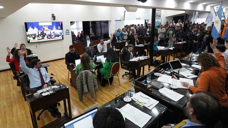 Tras 17 horas de sesión reformaron 37 artículos de la Carta Orgánica