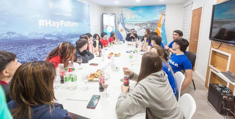 Estudiantes del Colegio José Martí se reunieron con Vuoto