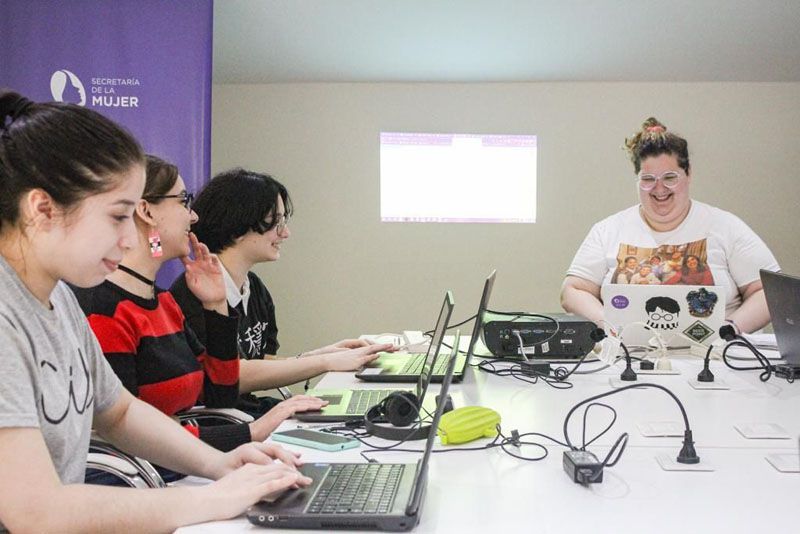 Continúan los encuentros del Club de Chicas Programadoras