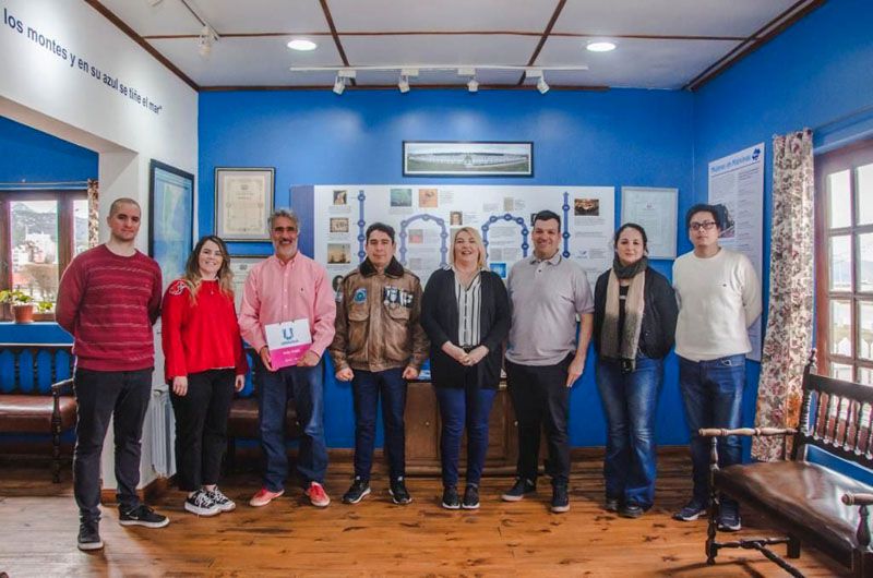 El escritor Agustín Romero recorrió el Espacio Pensar Malvinas