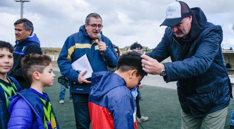 La Municipalidad renovará el césped sintético del estadio Hugo Lumbreras