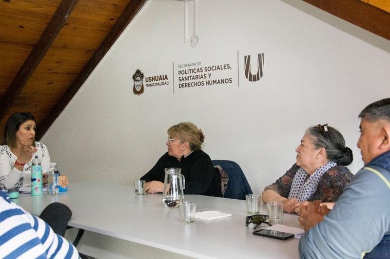 Funcionarias municipales se reunieron con ‘Huerteros del Fin del Mundo’