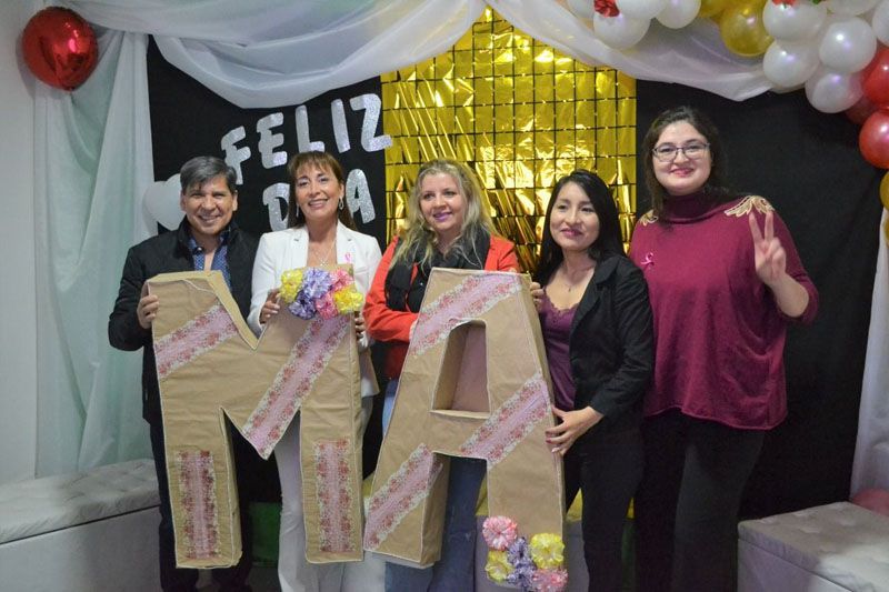 Pino y Cristina López agasajaron a las madres de Ushuaia