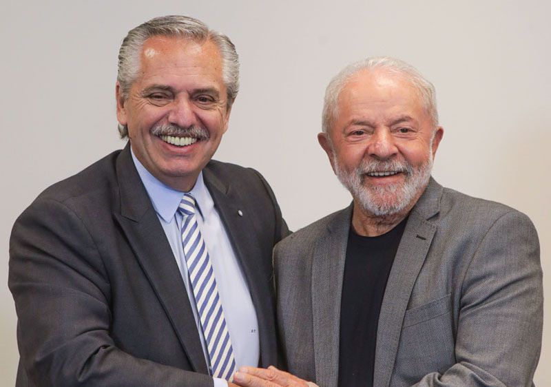 Mensaje a la región: Alberto Fernández viajó a Brasil para encontrarse con Lula tras la victoria