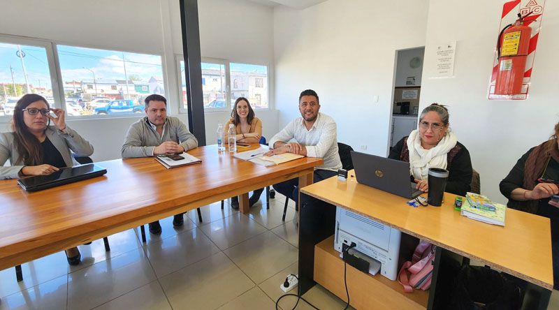 Gremios insisten con el 40% de aumento 