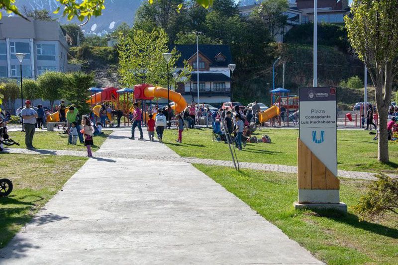 El programa ‘Jugando en el Barrio’ se presentó en la Plaza Piedrabuena