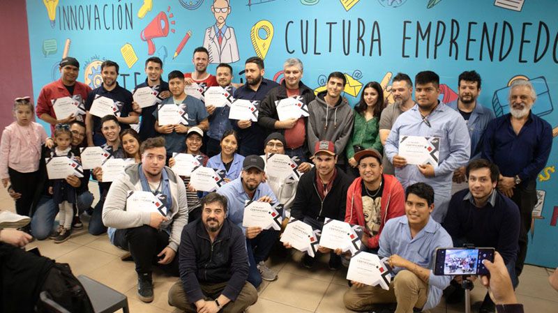 Más de 100 alumnos recibieron sus diplomas de egresado en Newsan