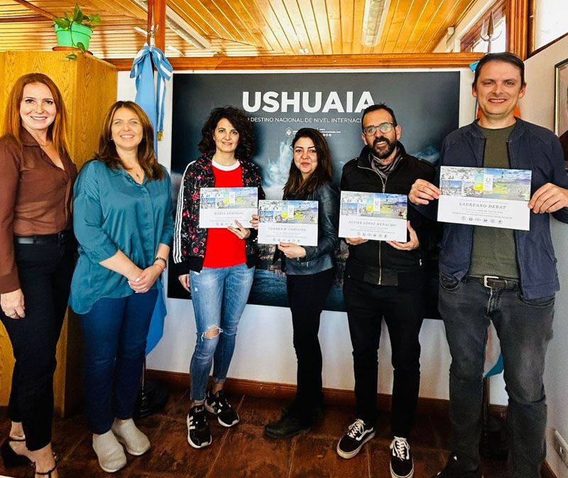 Escritores españoles recorren los principales atractivos turísticos de Ushuaia 